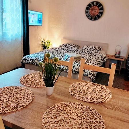 Studio Apartman Buteo Ястребарсько Екстер'єр фото