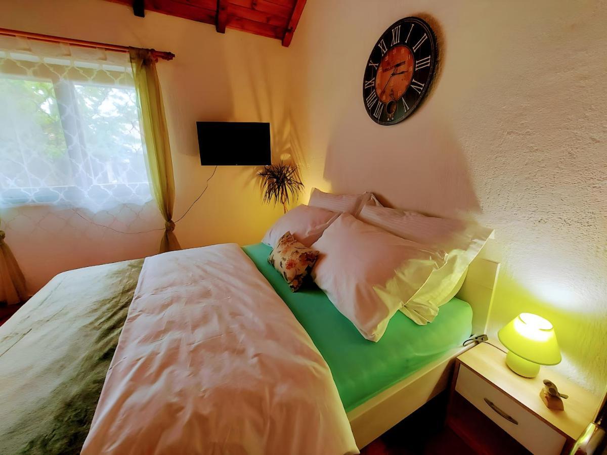 Studio Apartman Buteo Ястребарсько Екстер'єр фото