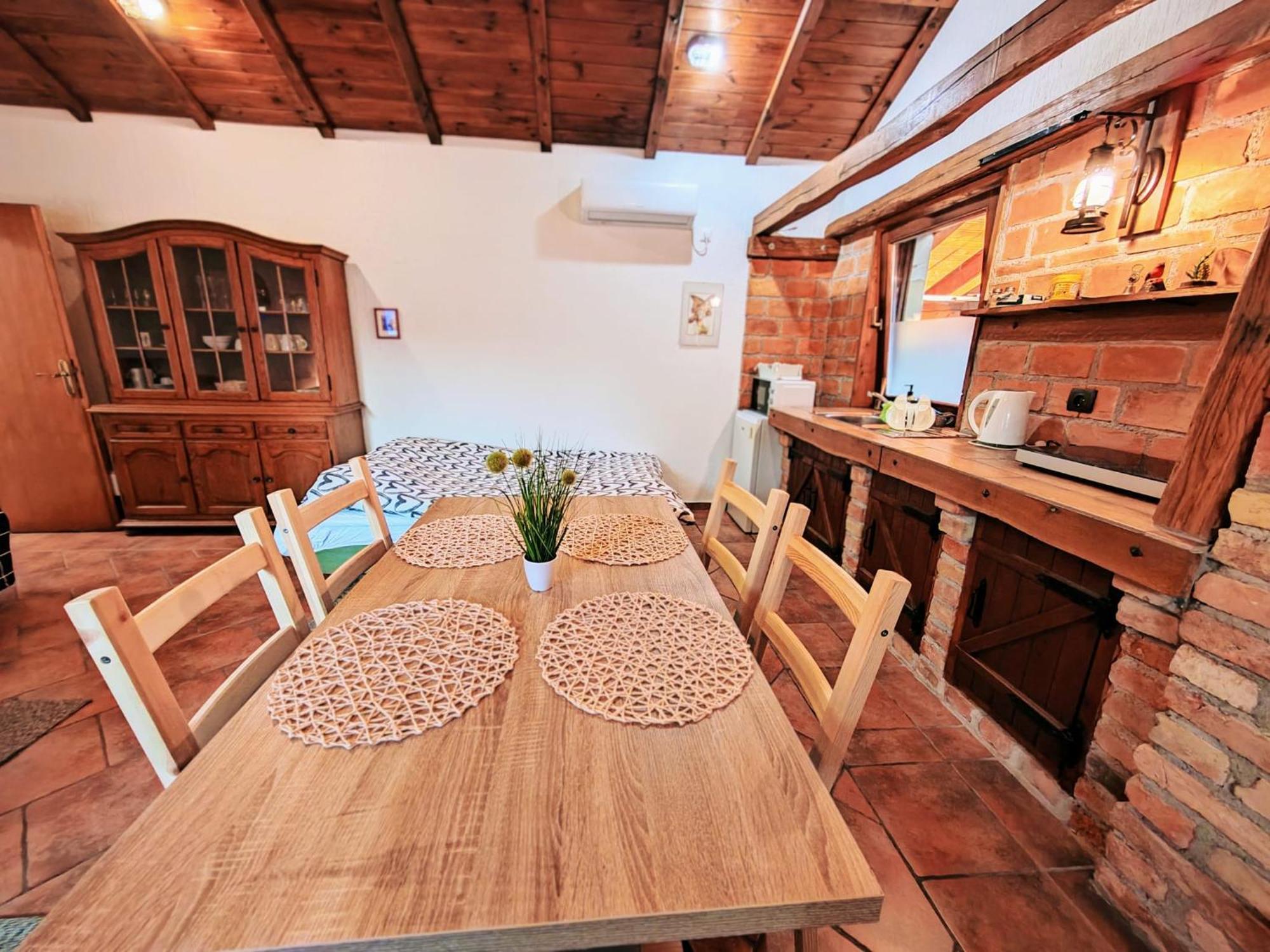 Studio Apartman Buteo Ястребарсько Екстер'єр фото