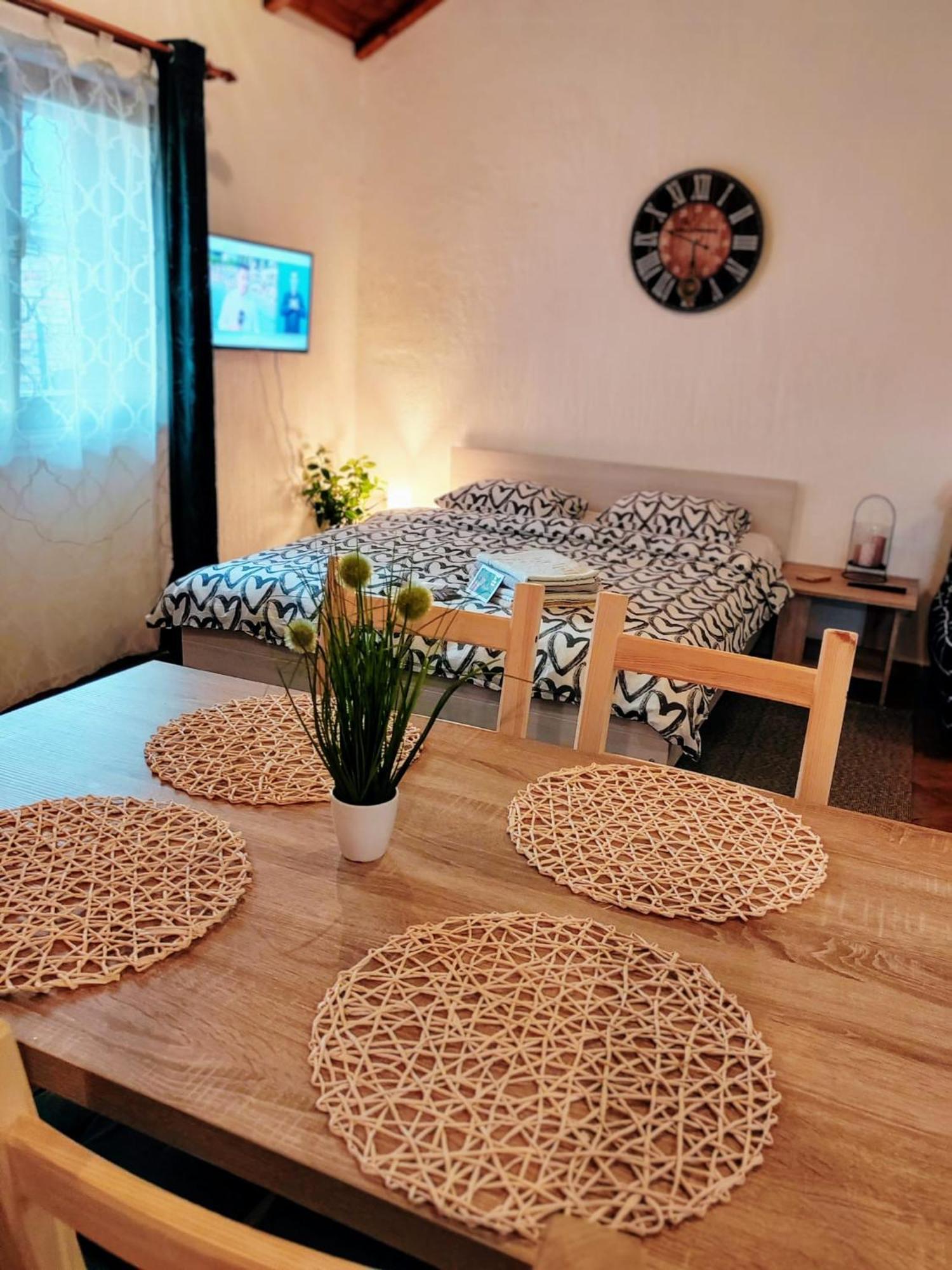 Studio Apartman Buteo Ястребарсько Екстер'єр фото