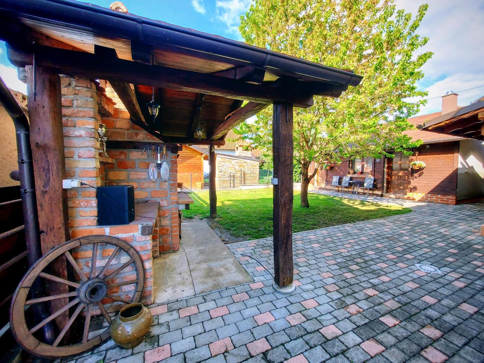 Studio Apartman Buteo Ястребарсько Екстер'єр фото